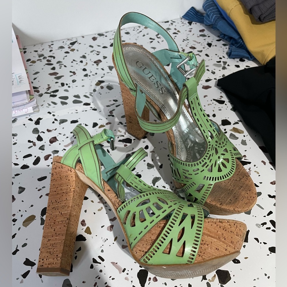 Guess - Picture 2 of 6